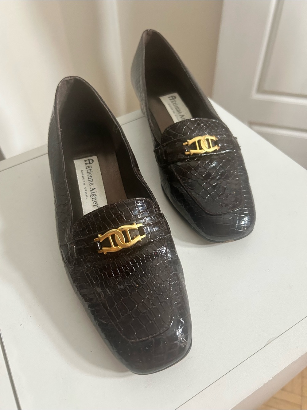 Etienne Aigner Valentine Croc Embossed Leather Loafers Brown Gold Logo 6.5M
